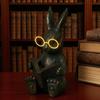 Читающая фигурка животного Ретро Сова Кролик Енот Читает книгу Статуэтка со светящимися в темноте очками для книжной полки Настольный Домашний декор