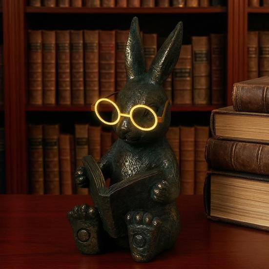 Читающая фигурка животного Ретро Сова Кролик Енот Читает книгу Статуэтка со светящимися в темноте очками для книжной полки Настольный Домашний декор
