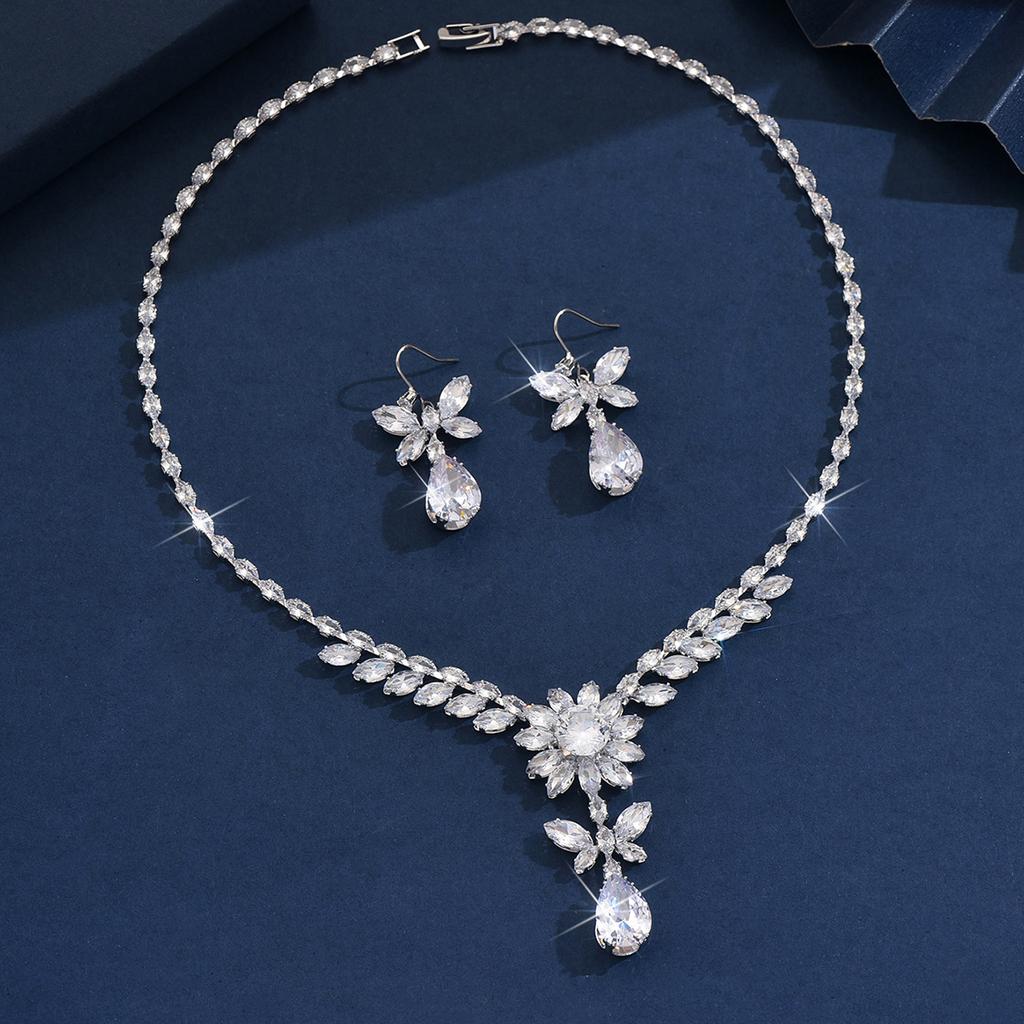 European and American style light luxury flower droplet necklace earring set for bride's dinner French jewelry accessories