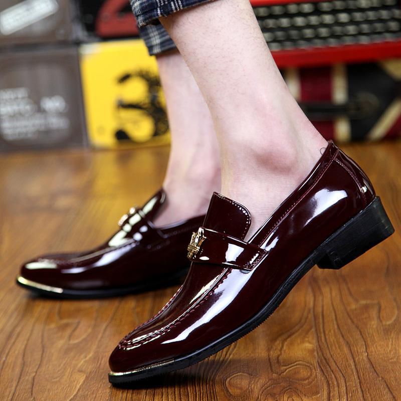 Модные блестящие туфли для мужчин, глянцевые повседневные лакированные кожаные мокасины для мужчин, модные красные туфли без застежек, мужские мокасины