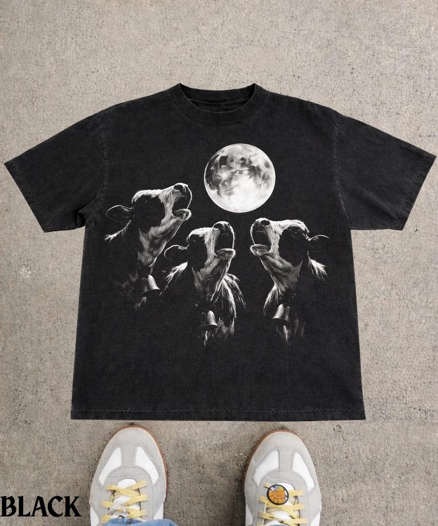 Vintage Cow Howling Moon 90s Graphic Style T-Shirt,Farm Life Humor Shirt,Rustic Country Shirt,Farm Animal Humor Shirt,Cow Aesthetic Tee