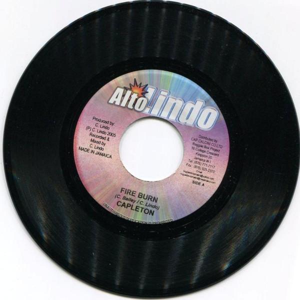 7-дюймовая пластинка CAPLETON / GABRIEL - Fire Burn / Life Over Death НИКАКОЙ Alto Lindo 2005 Ямайка Регги, Ска и Даб Б/У