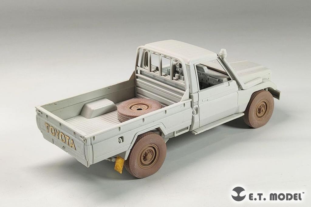 ET Model 1/35 Modern Pickup Truck Weight-Deforming Tire Set Type 1 (for Meng Models) Plastic Model Parts P35-162 (Military Vehicle)