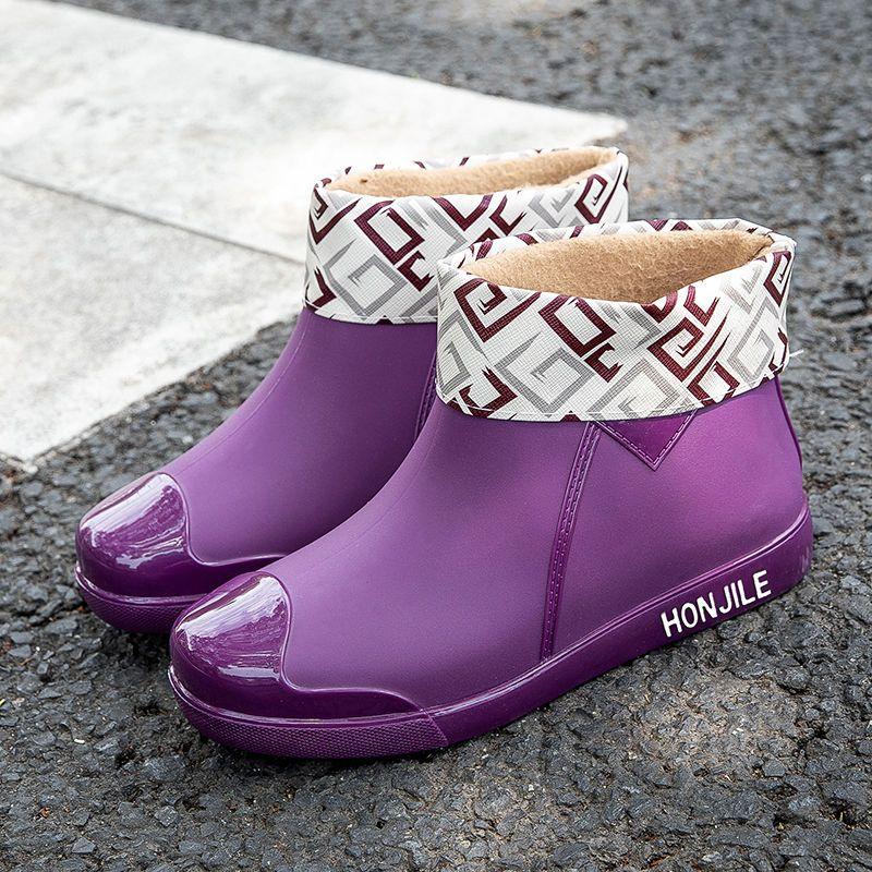 2024 Резиновые сапоги женские модные галоши фиолетовые теплые резиновые туфли на меховой подкладке женские мягкие ботильоны без застежек плюшевые резиновые сапоги
