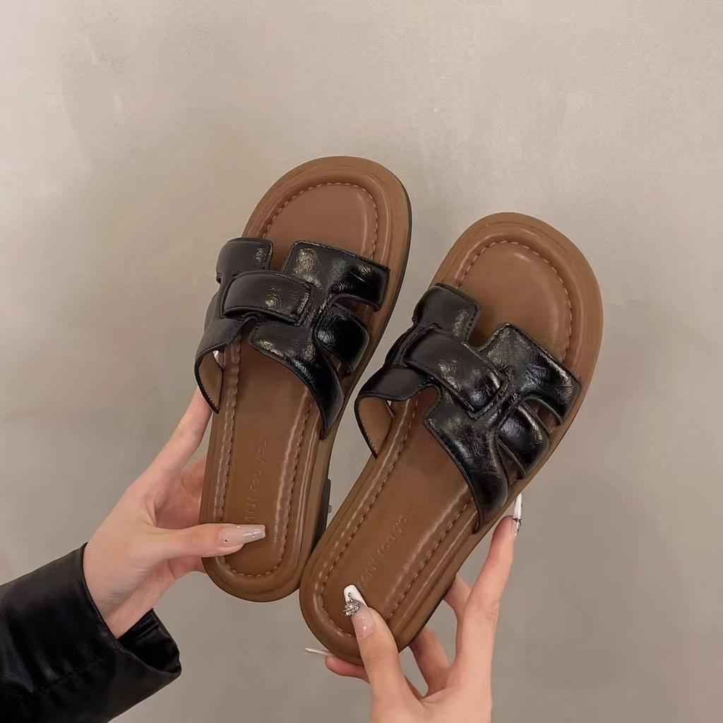 Retro French One-word Slippers Women's Summer Wear 2025 New Internet Celebrity Flat-bottomed Seaside Vacation Sandals Casual Sandals