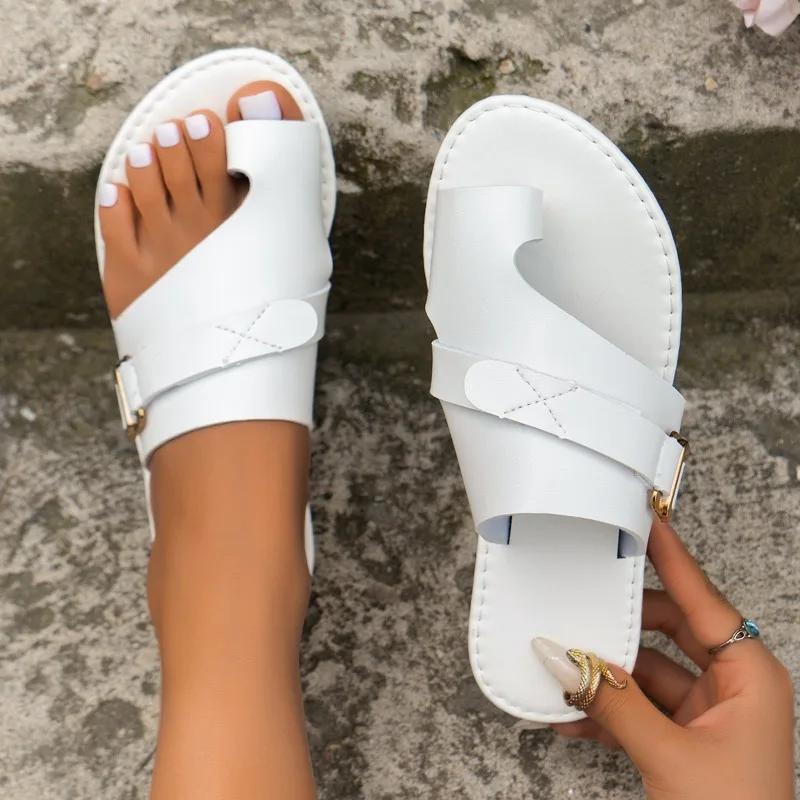 Модная женская обувь 2024 года, горячая распродажа, набор женских тапочек, летние римские пряжки, однотонные, повседневные, пляжные, на плоской подошве, большого размера