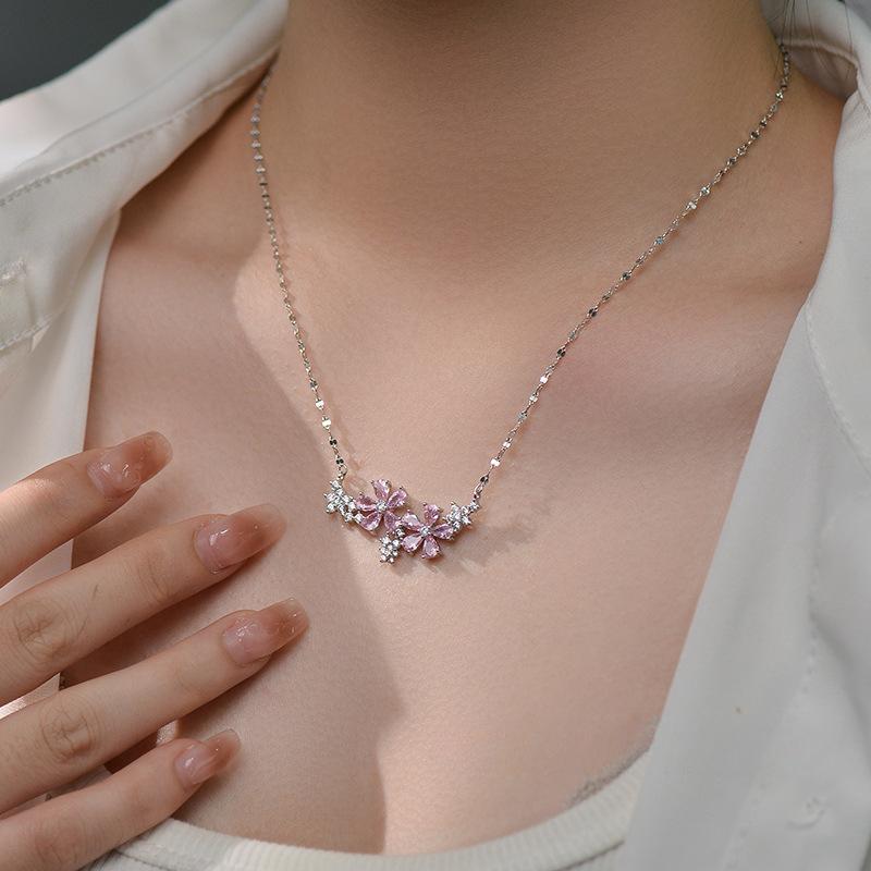 Цветочное ожерелье Милая девушка Чувствует себя легкой Роскошный шейный платок Высокого качества Чувствует себя ошеломляющей цветочной ключичной цепочкой для девушки