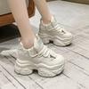 Подошва толщиной 10 см с увеличенной высотой, универсальные белые туфли для женщин, легкие и привлекательные, небольшие повседневные спортивные туфли