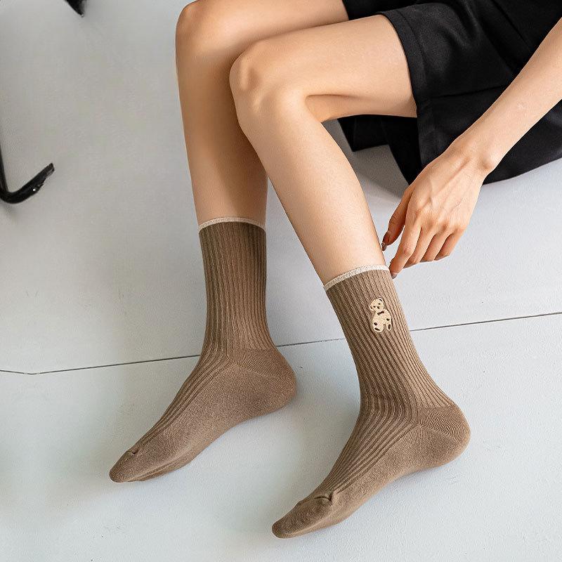 Женские длинные носки, Женские махровые носки, Вышитый медведь двойной иглой, Модные хлопковые носки для осени и зимы, Черно-белые носки