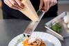 Терка для тонкой нарезки Iidaya Everoroshi Pro in Professional Stick Type Zester Grater JK06 (Сделано в Японии/Компактный/Нержавеющая сталь)