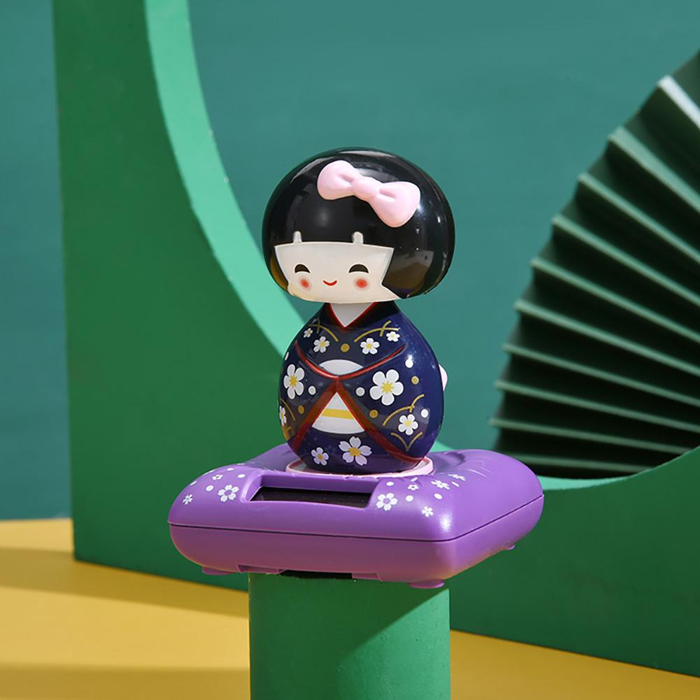 Кукольный автомобиль в японском стиле на солнечных батареях, украшение в виде кимоно, девочка, качающая головой, кивающая головой, мультяшная кукла, приборная панель, милые автомобильные аксессуары