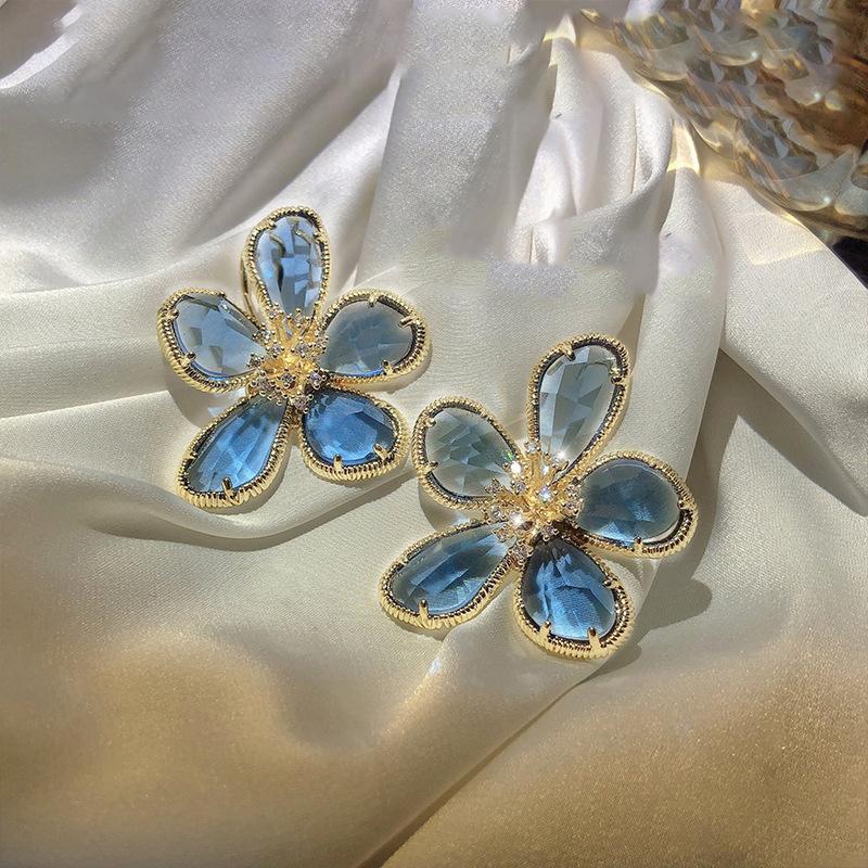 Европейские и американские серьги с хрустальными цветами, новые модные модные темпераментные серьги со знаменитостями в Интернете, женские индивидуальные серьги