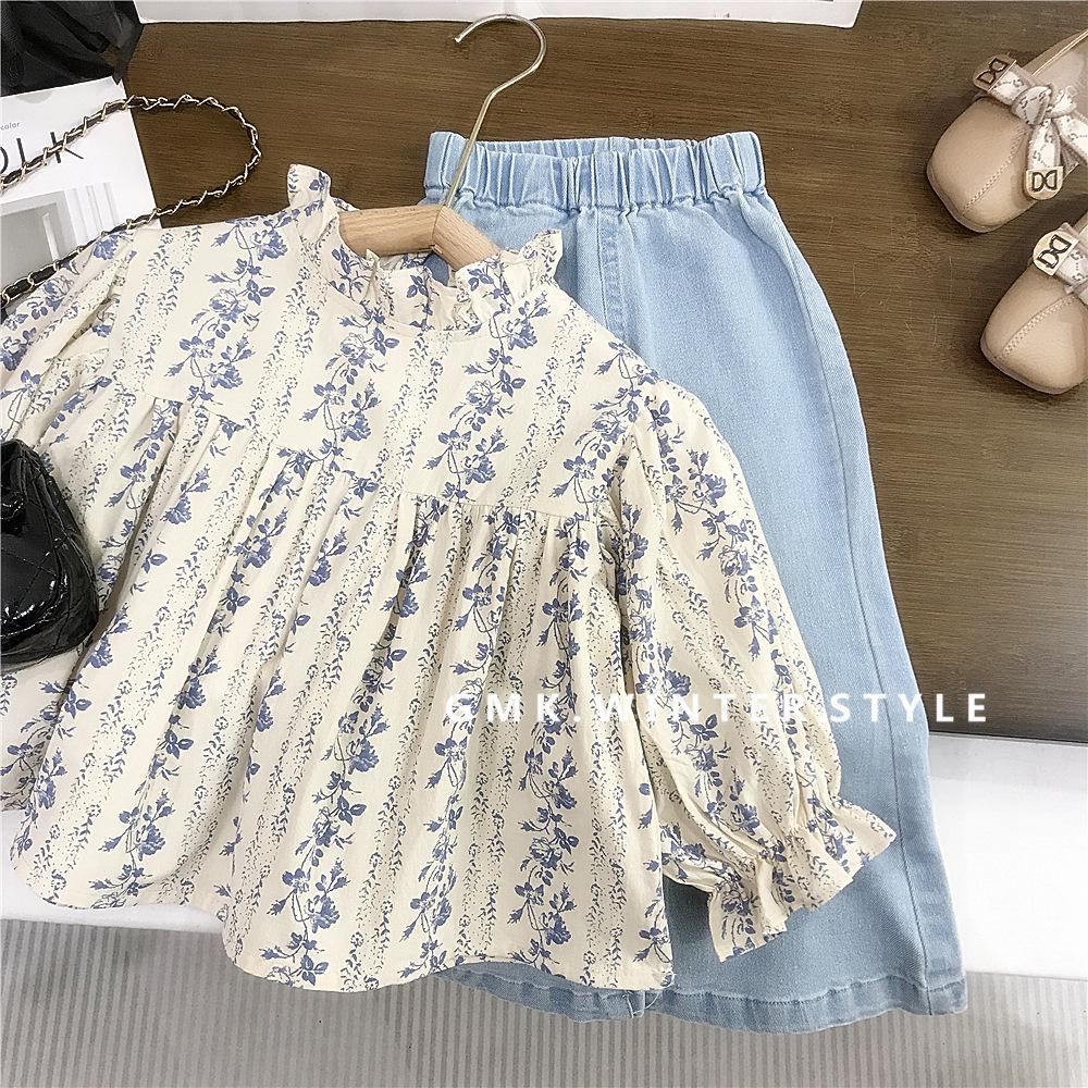 Корейская блузка с цветочным принтом и расклешенные джинсы - Наряд 'Бэби Долл' для весны/осени