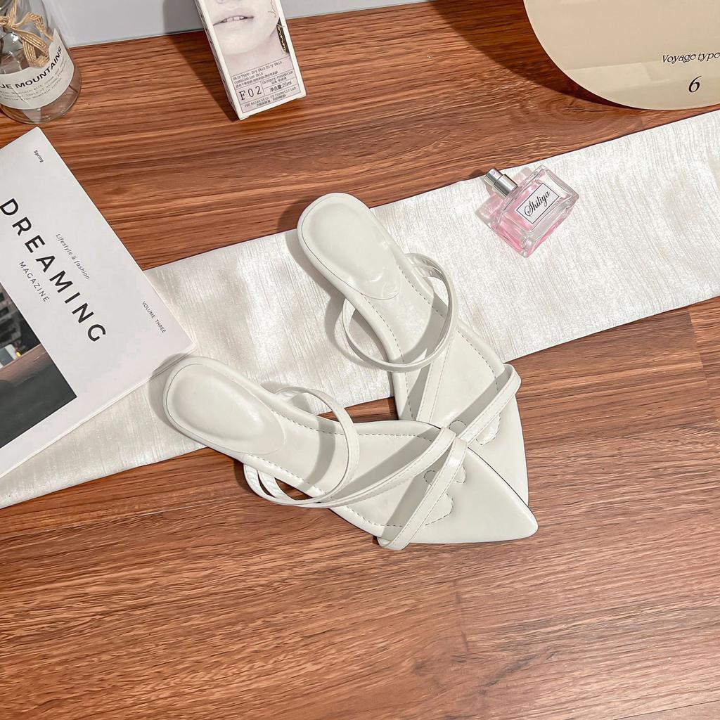 Summer New Flat-soled Sandals Women's Comfortable Soft-soled Versatile Fashion Temperament Pointed Slippers Women's 2025 New Women's Shoes