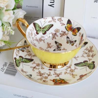 Европейская кофейная чашка из костяного фарфора, красочная фарфоровая керамическая чашка с бабочкой и блюдцем, британская офисная чайная чашка, посуда для напитков, подарок
