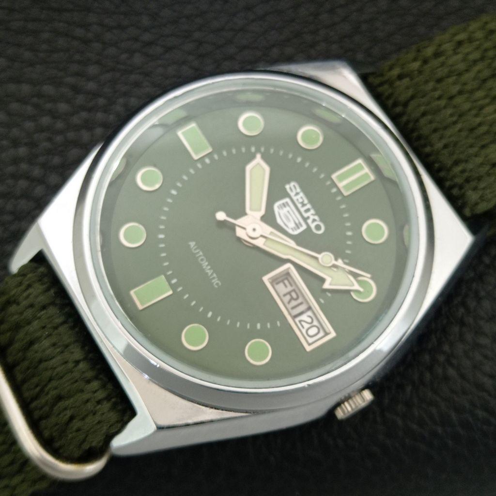 ЯПОНСКИЕ ВИНТАЖНЫЕ ОТРЕМОНТИРОВАННЫЕ АВТОМАТИЧЕСКИЕ МУЖСКИЕ ЧАСЫ SEIKO 5 С ЗЕЛЕНЫМ ЦИФЕРБЛАТОМ a444468-1