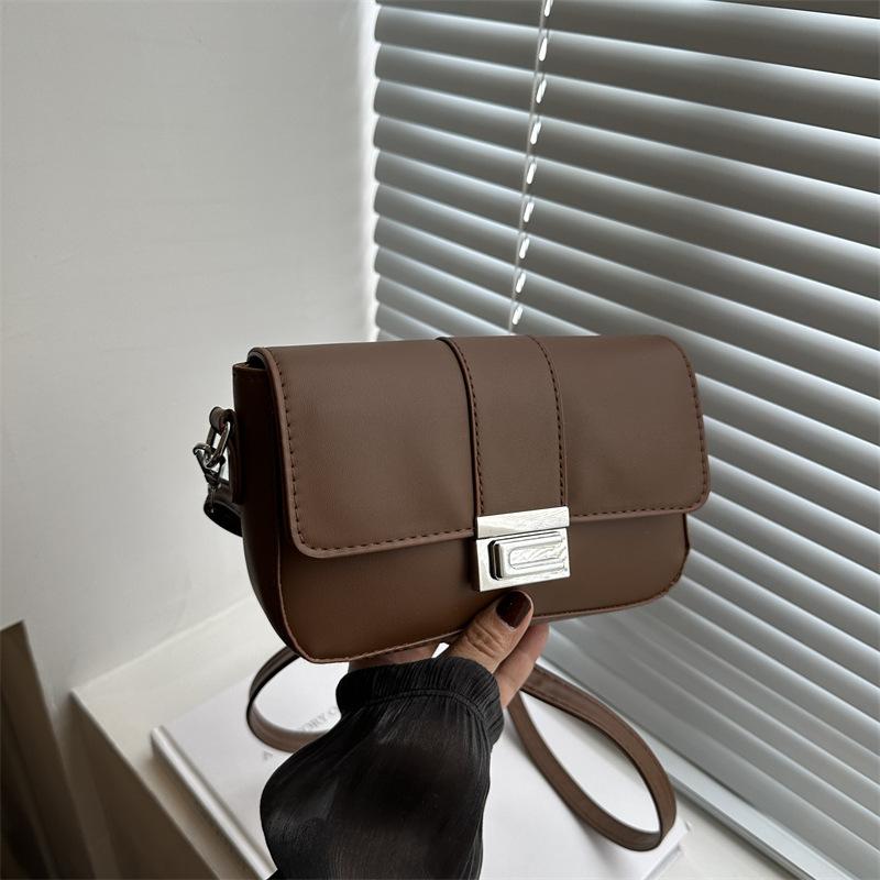 Нежная классическая маленькая квадратная сумка женская 2025 осень новая высокая ценность повседневная сумка подмышку нишевая милая и крутая сумка-мессенджер сумка