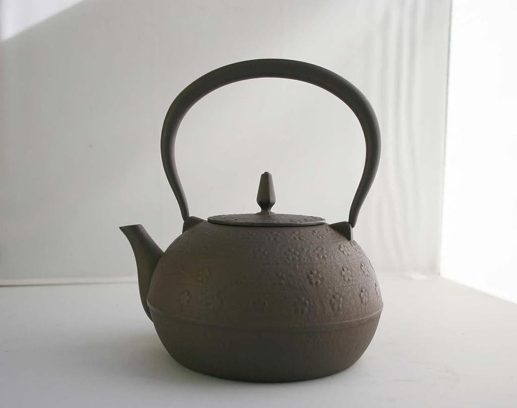 Ikenaga Iron Works Чугунный чайник 1,2 л, Нанбу Тэцуяки, Совместим с индукционной/газовой плитой, Дополнение железом, Узор гардения и вишневый цвет, Чай, Сделано в