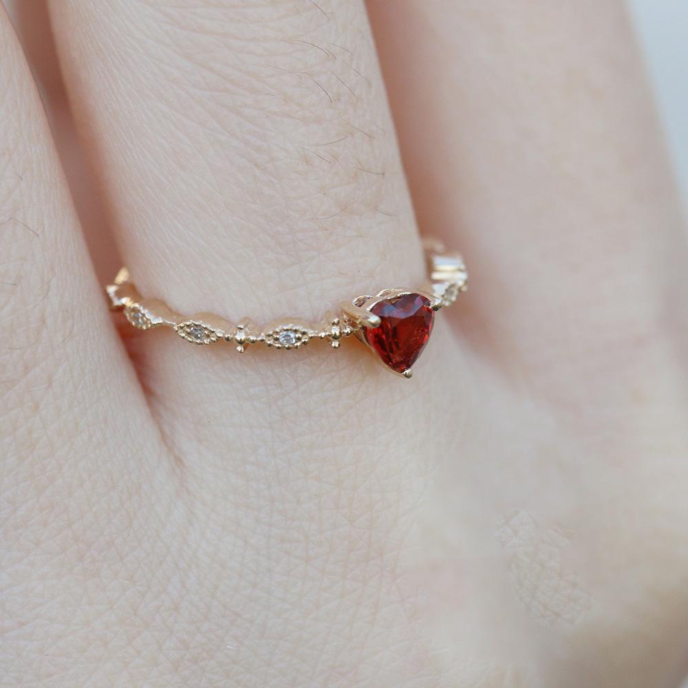European and American Women's Fashion Diamond Ring, Gold Heart-shaped Ruby Engagement Ring for Women
