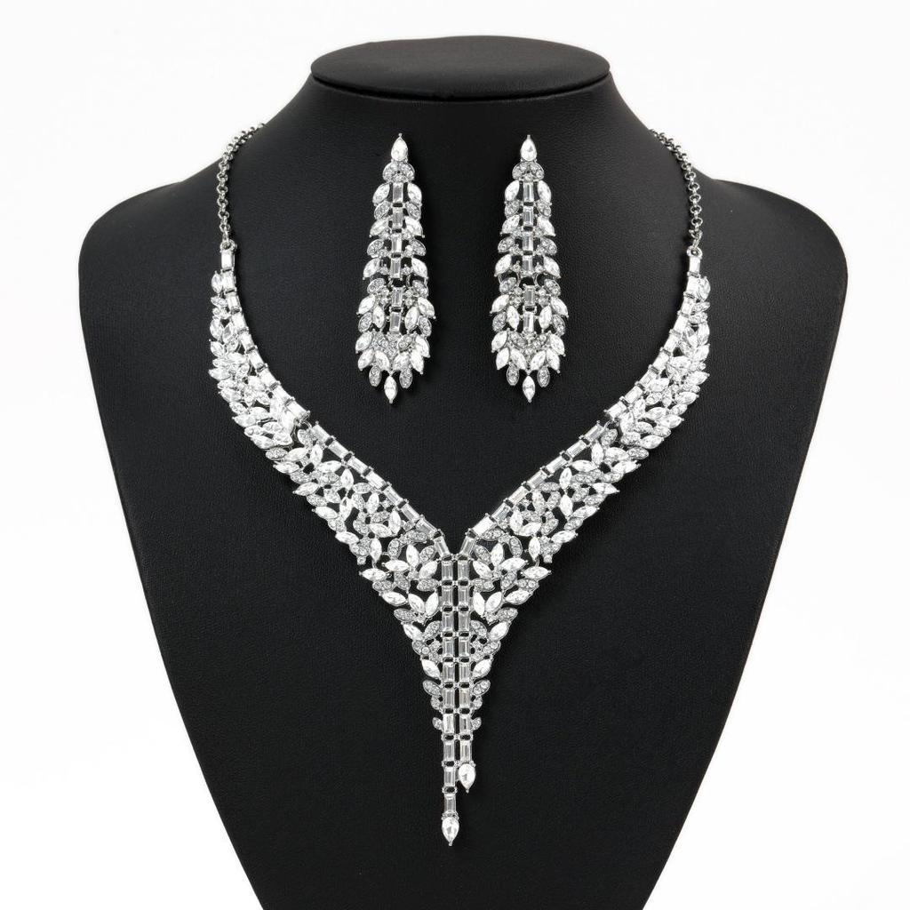 Роскошный ювелирный набор с бриллиантами для вечернего платья: Высококлассные серьги с кисточками и ожерелье для свадеб