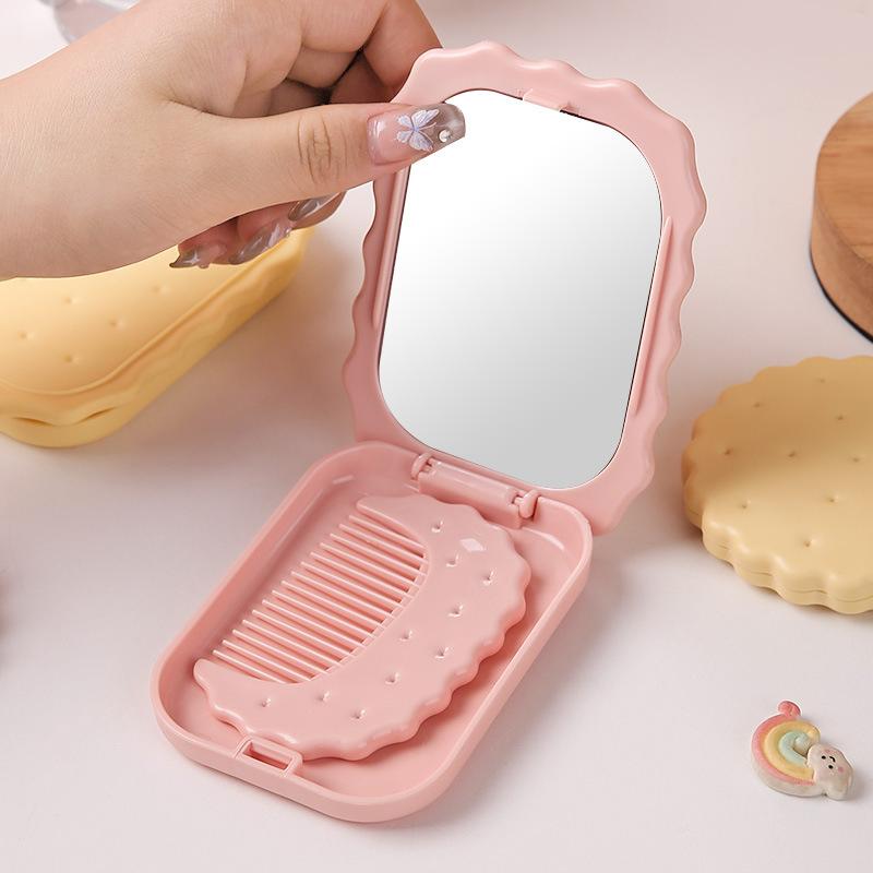 1pc Cute Folding Biscuit Pocket Mirror Travel Mini Biscuit Hand-Held Mirror Portable Cheese Biscuit Design Biscuit Make-Up
