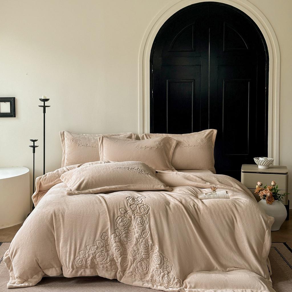 Утолщенный Молочный Флис Вышивка Четыре Предмета - Серия Чуча 1,5 м Комплект из Четырех Предметов Простынь, Рисовый Верблюжий