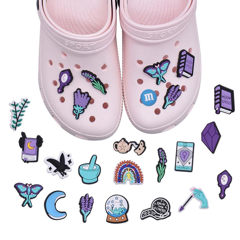 30 шт., фиолетовая лавандовая мультяшная серия, обувь из ПВХ, подвески, украшения для сабо из крокодила, аксессуары