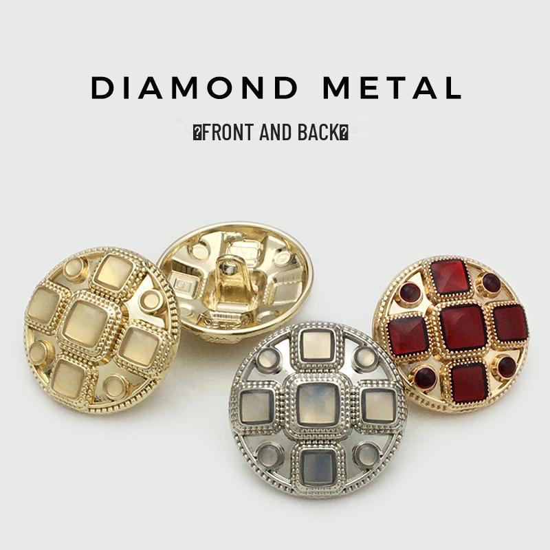 Пиджак с круглыми металлическими пуговицами и меховой отделкой - женский свитер-пальто