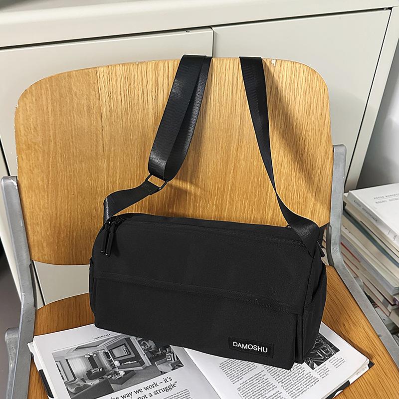 Outdoor leisure sports bag women's new lightweight shoulder messenger bag versatile casual pillow bag