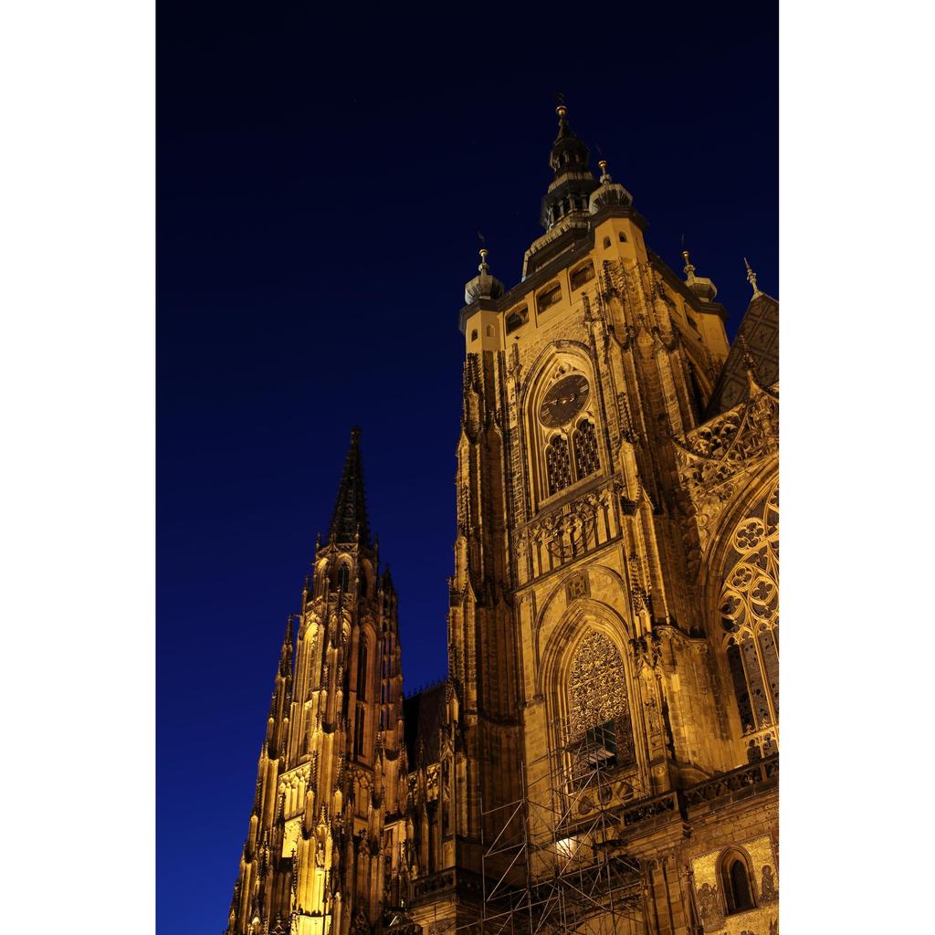 Canon EF-S24mm F2.8 STM Wide-Angle Prime Lens for APS-C Cameras