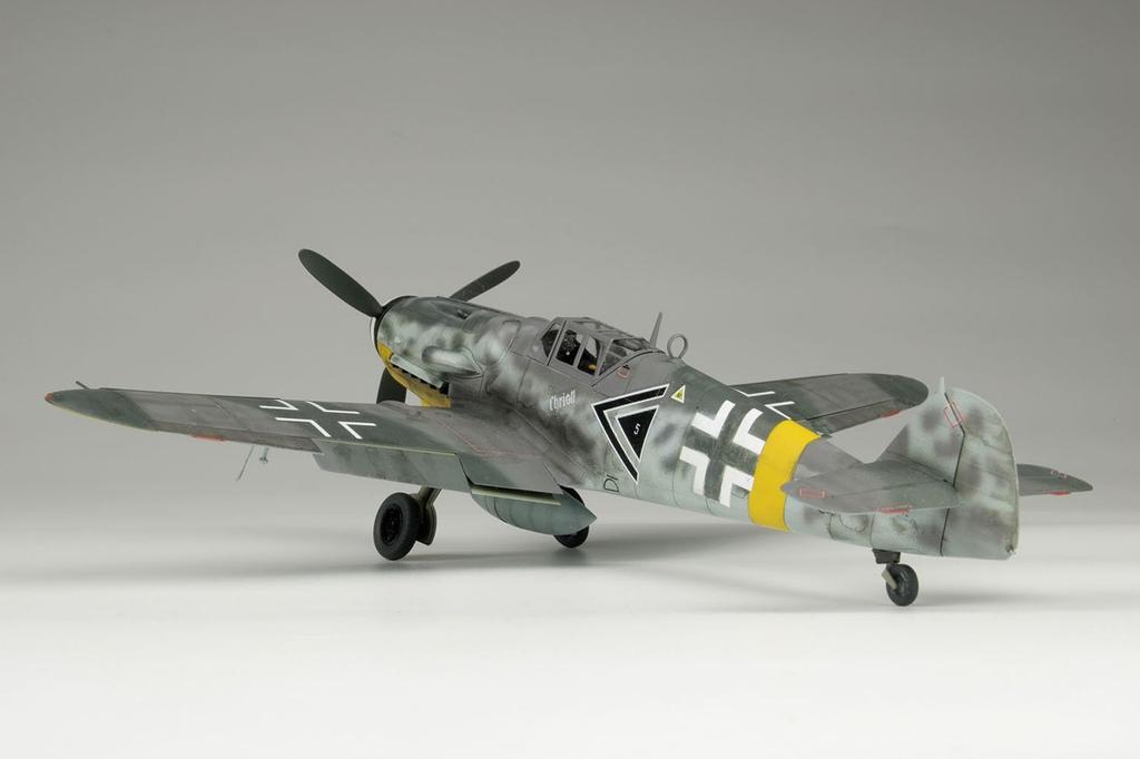 Место 1/48 Вторая мировая война Немецкий Messerschmitt Bf-109 G-6 52-я истребительная эскадра Пластиковый набор модели AE-33