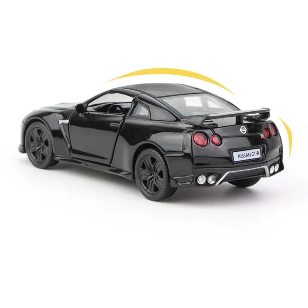 1/36 Nissan GTR Металлическая модель автомобиля Игрушки для мальчиков Литая модель автомобиля с инерционным механизмом Коллекционная машина для детей Подарки Игрушки для взрослых