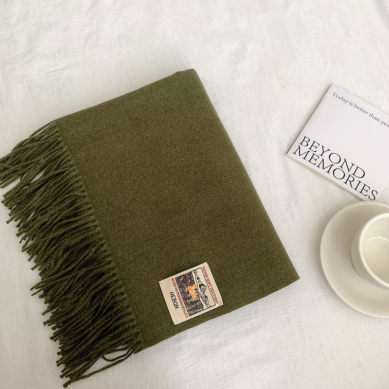 A Winter-specific, All-color, Multifunctional Scarf with A Soft Texture, Resembling The Feel of Cashmere, Providing Warmth and Protection.