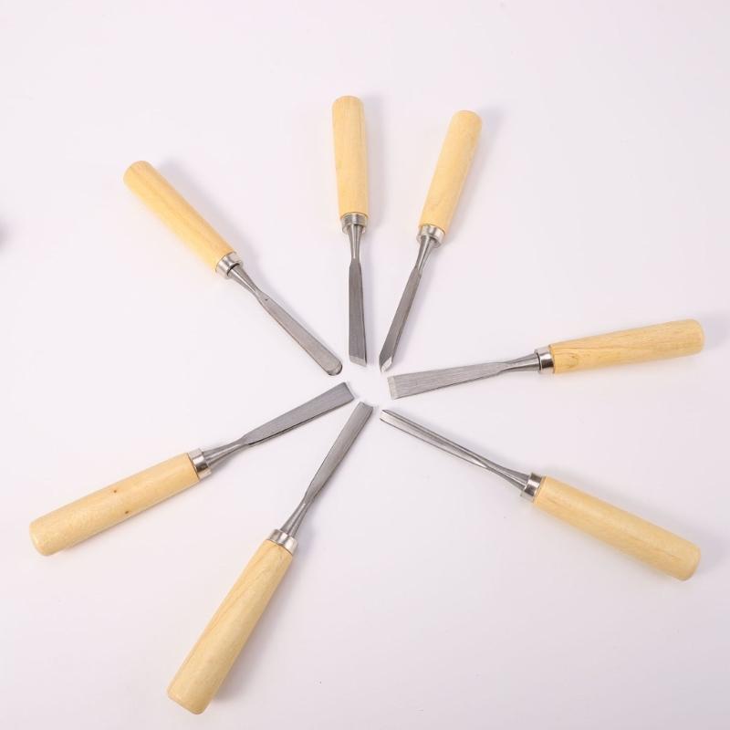 Полный набор из 16 резцов для резьбы по дереву включает стамески из углеродистой стали, напильники, молоток, портативную сумку для хранения.