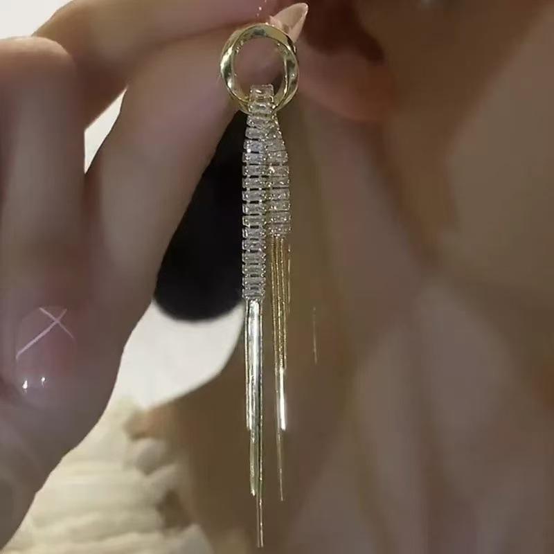 Tassel earrings exaggerated high-end zircon long chain earrings, European and American cold style earrings, stud earrings.