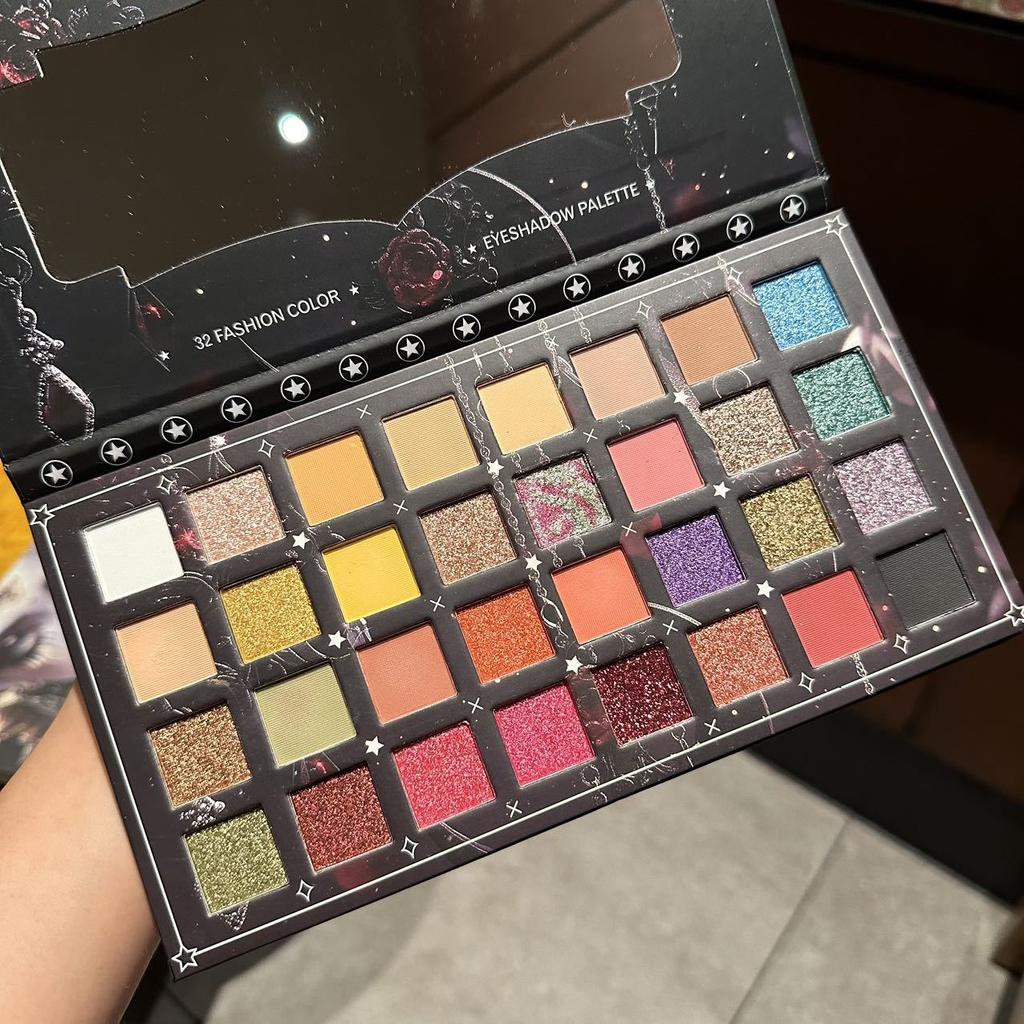 32 цвета землистый темный гот девушка картина маслом тени для век