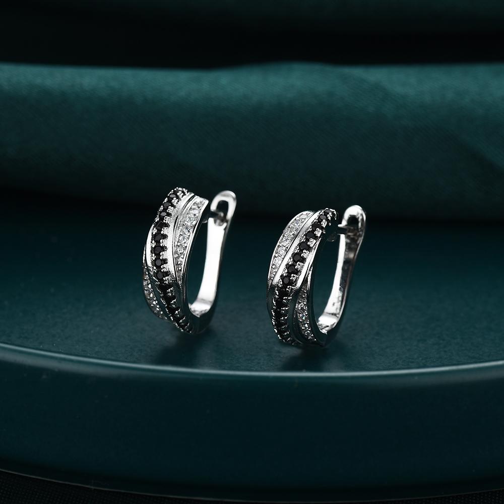 Ювелирные изделия в виде сережек-колец с черным камнем