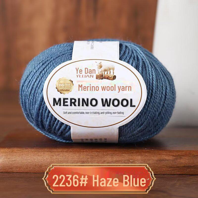 Тканая вручную пряжа из трех нитей мериносовой шерсти средней толщины — идеально подходит для кукольных свитеров, шарфов и шапок.. Изготовлено из 100% овечьей шерсти.