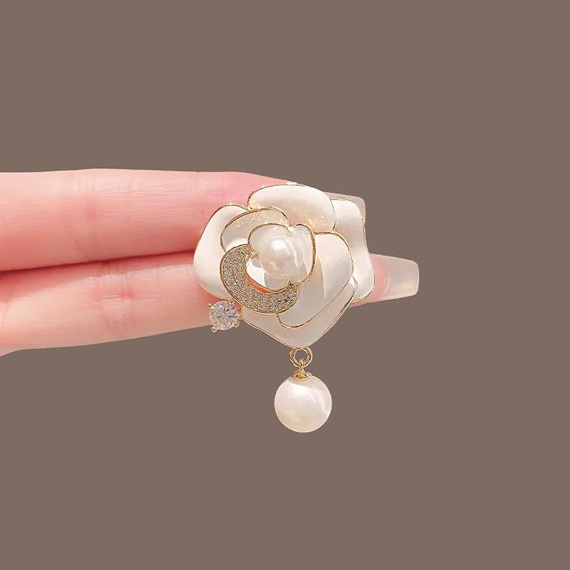 Sunward Growth Sunflower Brooch: Elegant Women's Corsage Pin for College Entrance Suits