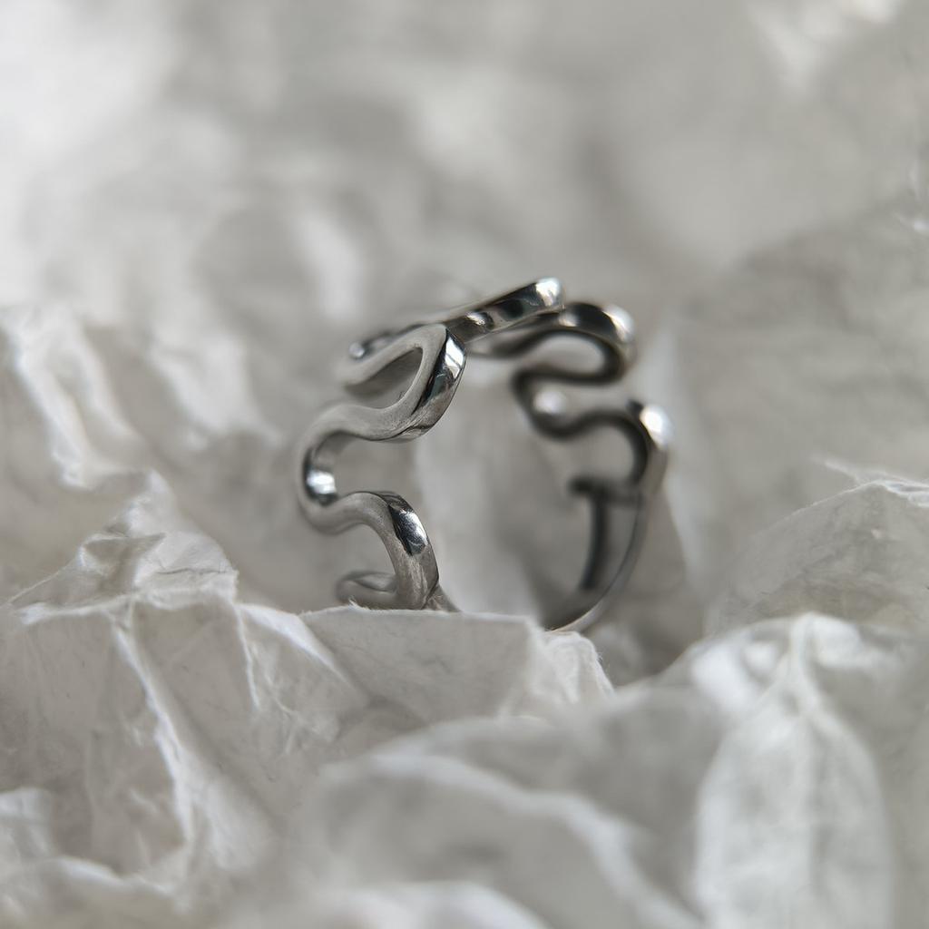 Серебряное кольцо с без камней, вес изделия 2,75 гр (2210269)