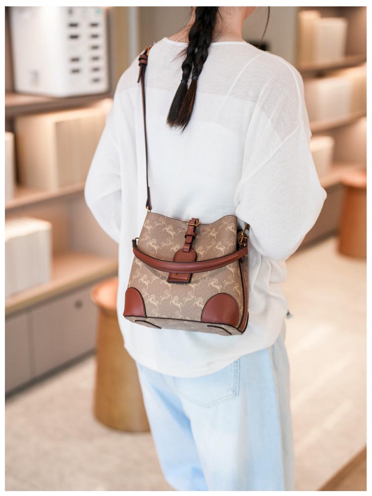 Трендовая сумка-тоут для通勤 2025: Модная сумка-ведро через плечо и на плечо