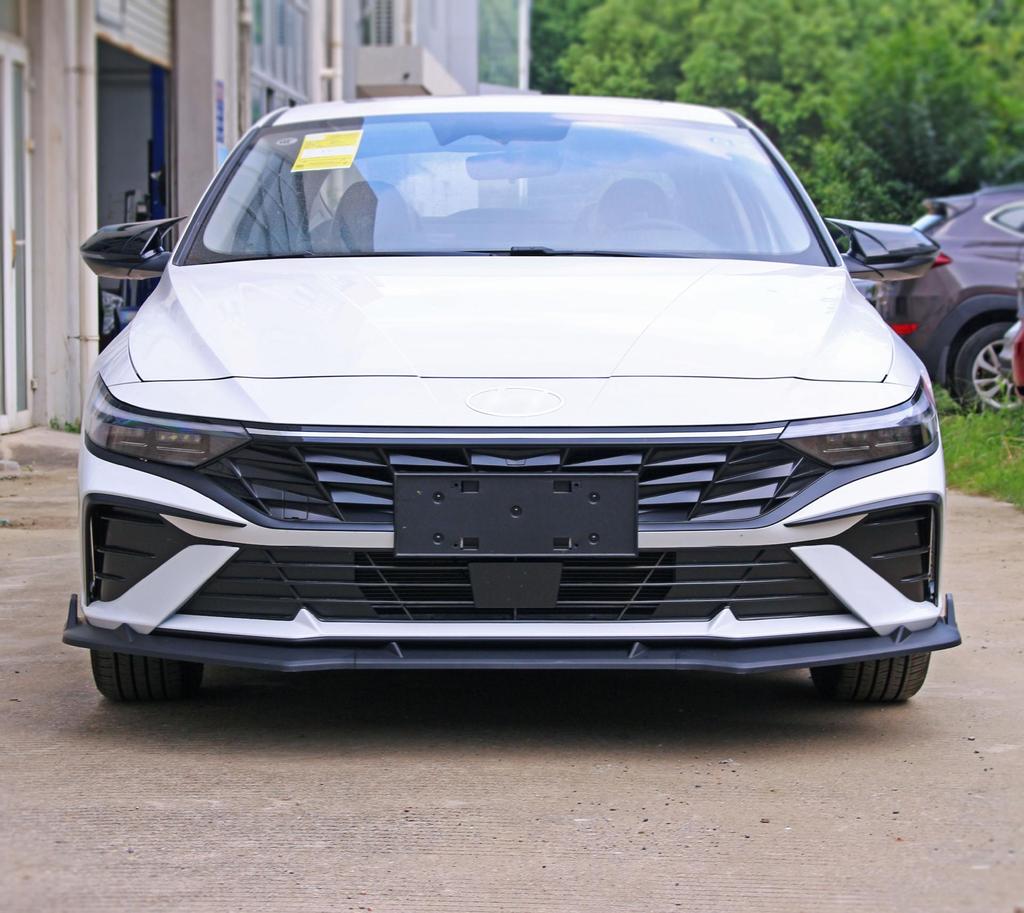 Индивидуальный боди-кит для Hyundai Elantra 23-й модели: Передний сплиттер, губа, боковые юбки, жалюзи, задний спойлер и угловые накладки