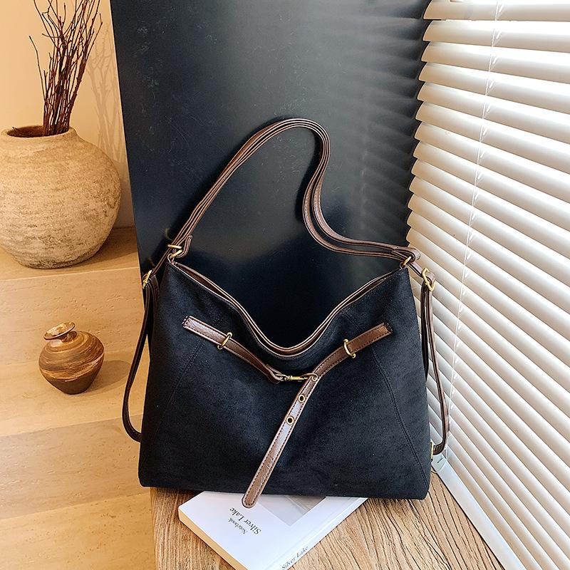 Retro commuter dumpling bag women's large capacity 2025 new niche shoulder bag multi-functional casual backpack backpack