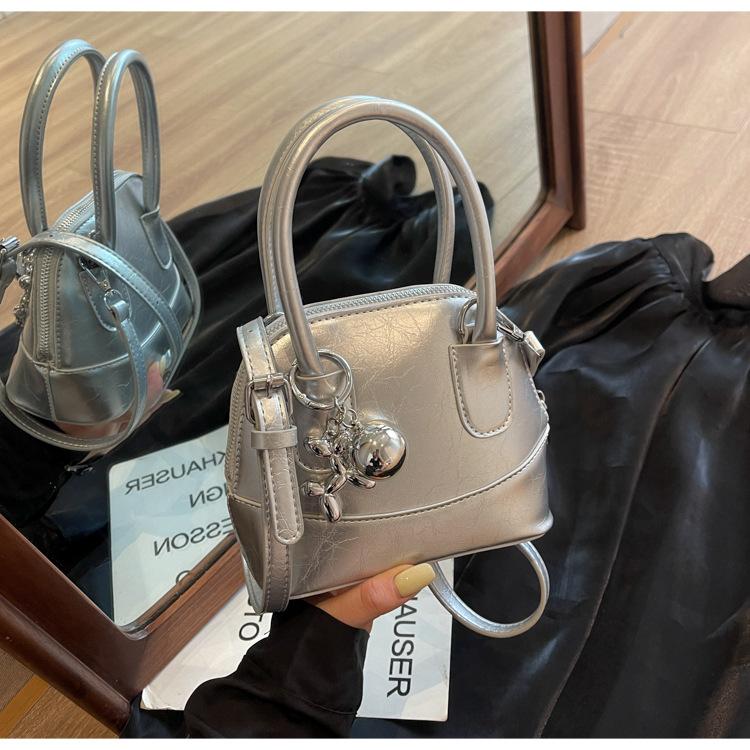 Женская сумка 2024 года, новая модная высококачественная осенняя универсальная сумка-мессенджер через плечо, популярная маленькая квадратная сумка