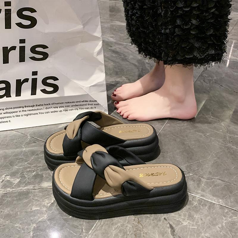 Slippers women's summer outer wear 2025 new color matching thick bottom word with beach cool slippers women