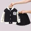 Детская куртка и плиссированная юбка для девочек, комплект из двух предметов, дизайн бейсбольной формы, повседневный топ, короткая юбка, комплект детской одежды