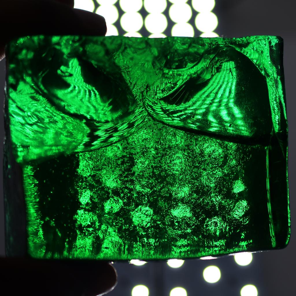 Lab Created Certified Green Emerald Uncut Rough 115.8 Ct Loose Gemstone