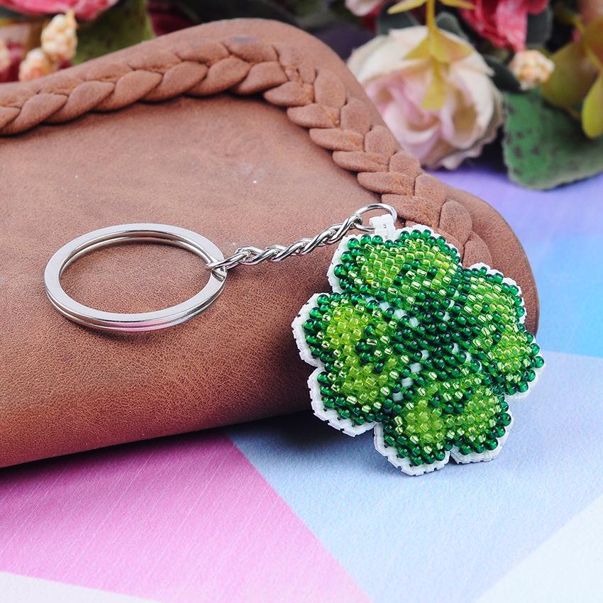 Full Bead Embroidery Keychain: Four-Leaf Clover Cross Stitch Pendant - Lucky Charm for Backpacks