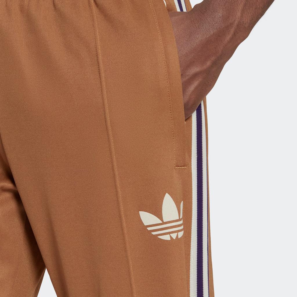 adidas Классические прямые спортивные брюки Originals в полоску с трехполосным логотипом по бокам, мужские брюки коричневого цвета IB3430