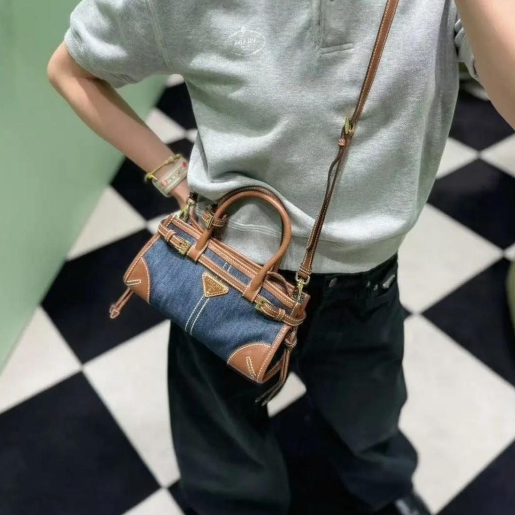 Prada Новая сумка Bonnie из коровьей кожи Высококлассная Однотонная кожаная сумка-тоут со съемной нижней сумкой Мастерство